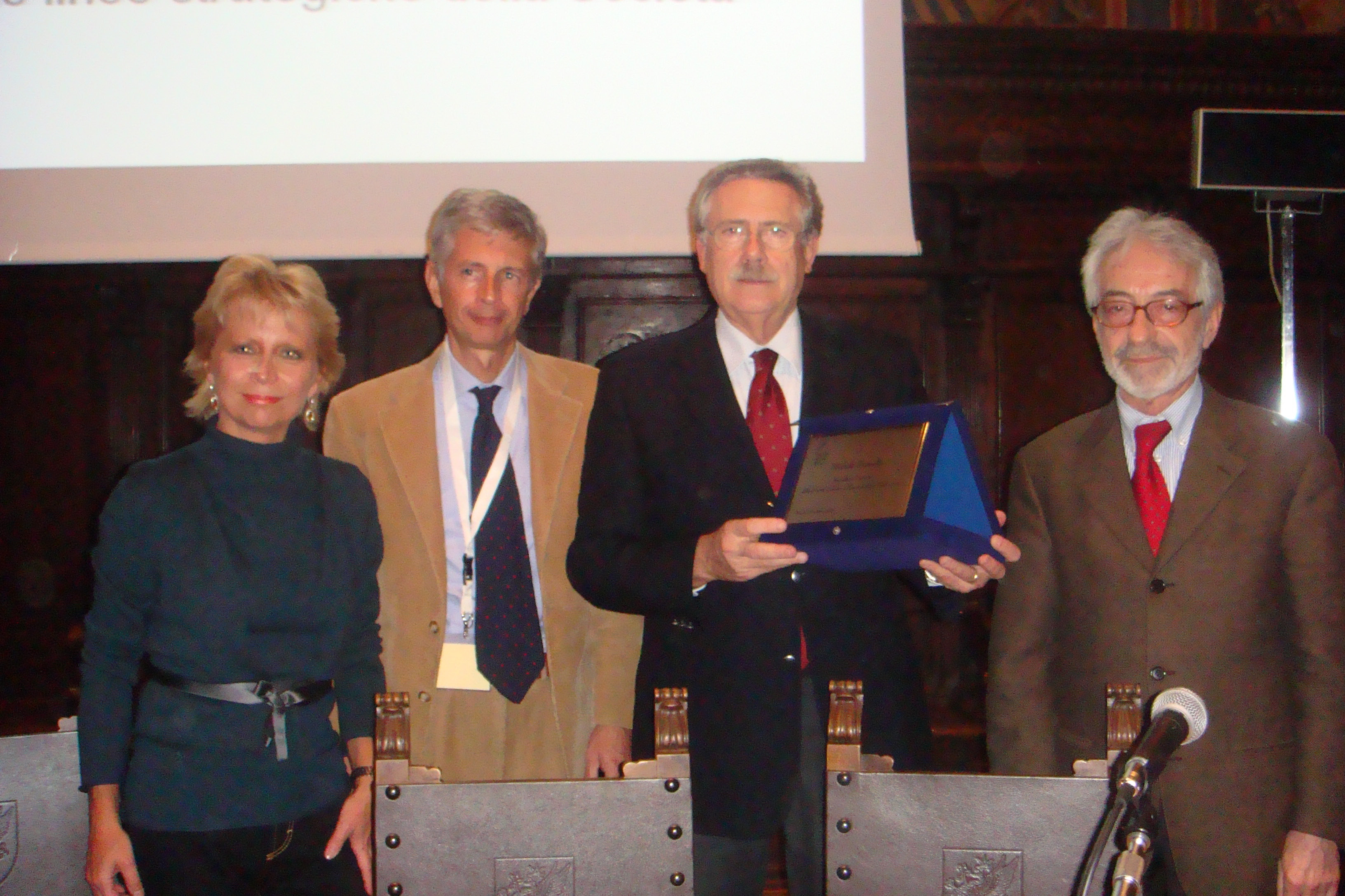 Il Presidente Onorario con il Presidente in carica Antonio Lora (a sn) e i Past-President Mirella Ruggeri e Angelo Cocchi (a dx)